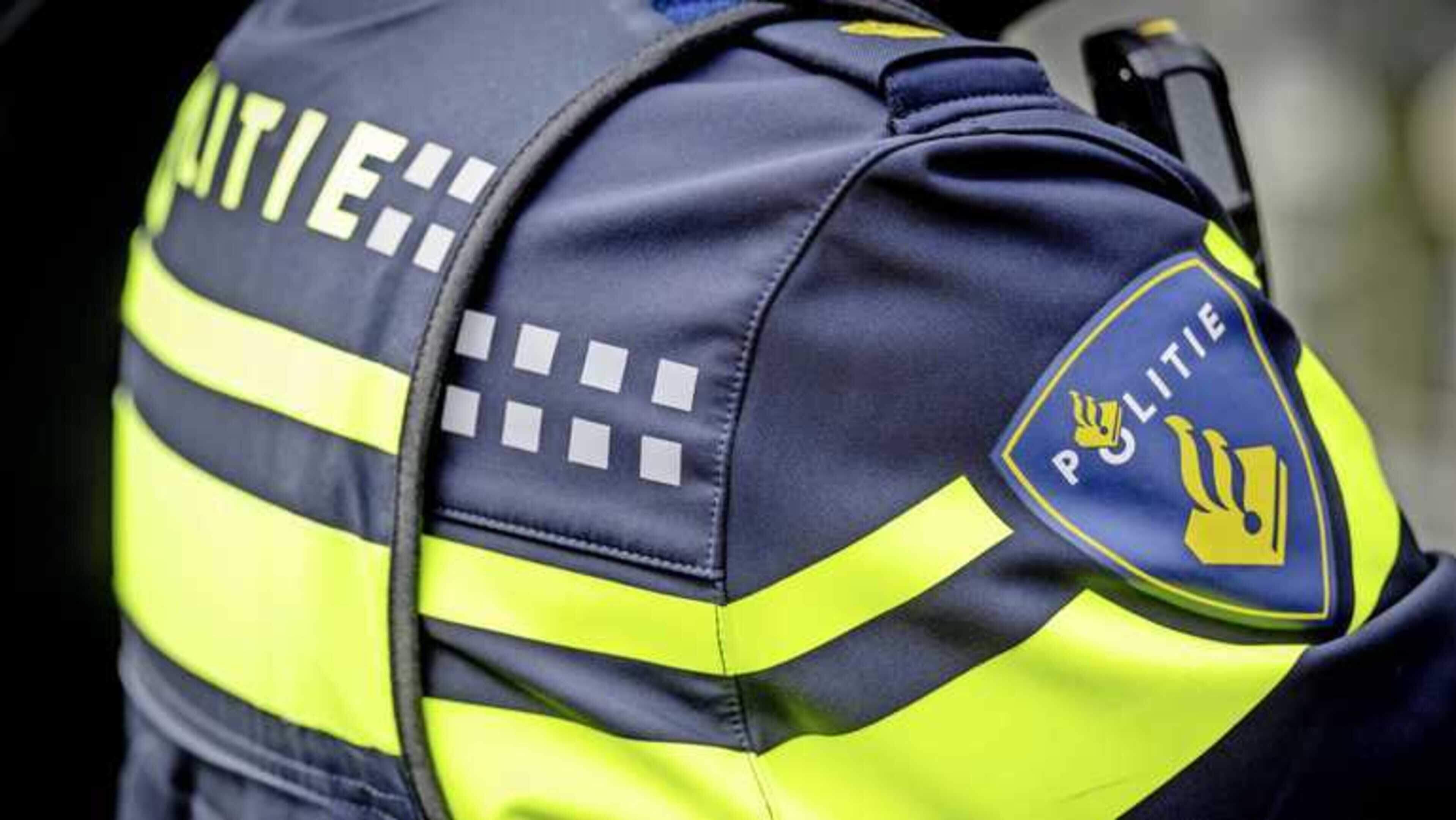 Kind van twee bevrijd uit oververhitte auto